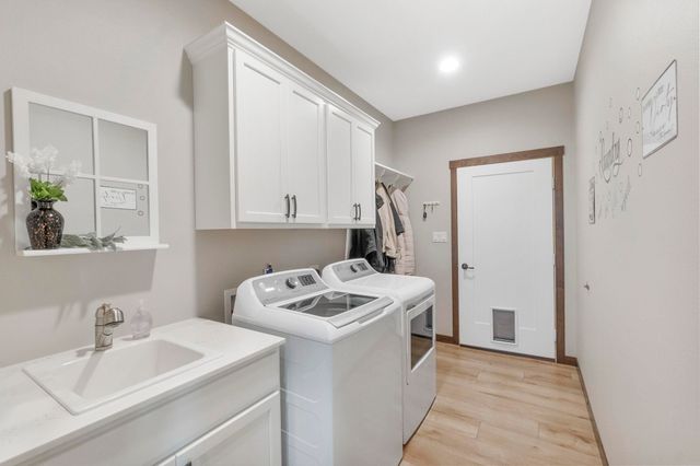 711 W 6th Street, Janesville, IA 50647