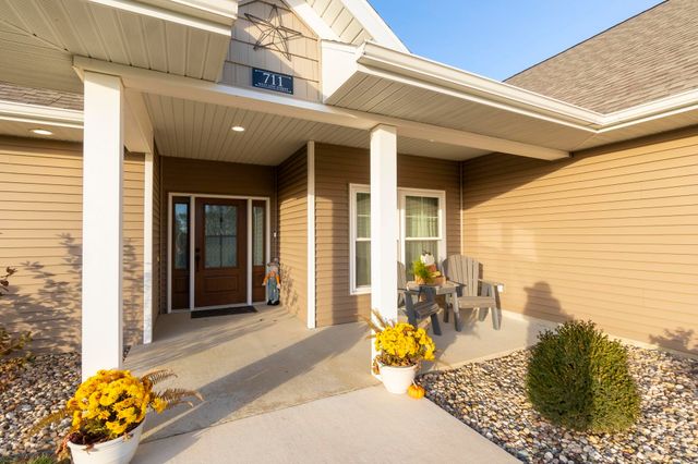 711 W 6th Street, Janesville, IA 50647