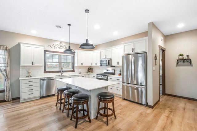 711 W 6th Street, Janesville, IA 50647