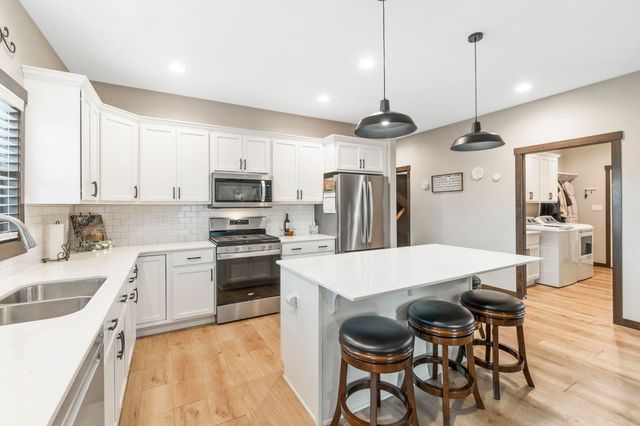 711 W 6th Street, Janesville, IA 50647