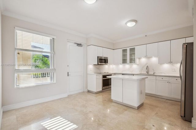 719 Crandon Blvd PH-9, Key Biscayne, FL 33149