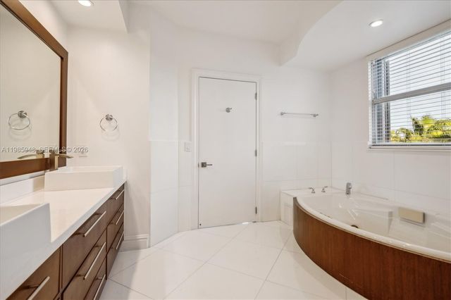 719 Crandon Blvd PH-9, Key Biscayne, FL 33149