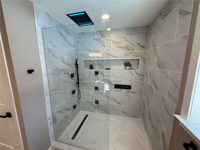 3940 Ellendale Road, Chagrin Falls, OH 44022