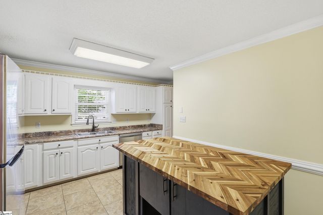 324 Golden Carriage Run, Boiling Springs, SC 29349