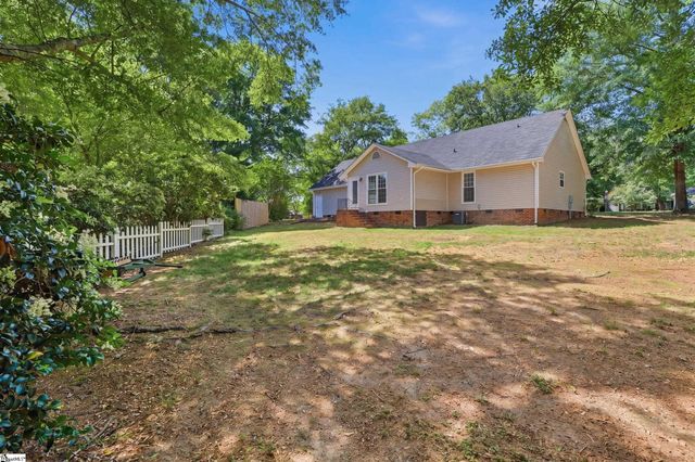 324 Golden Carriage Run, Boiling Springs, SC 29349