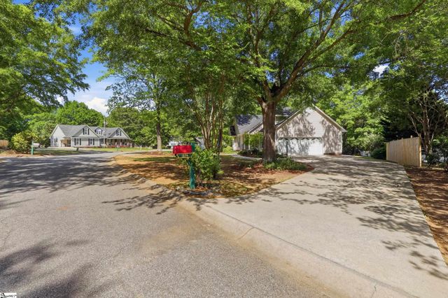 324 Golden Carriage Run, Boiling Springs, SC 29349