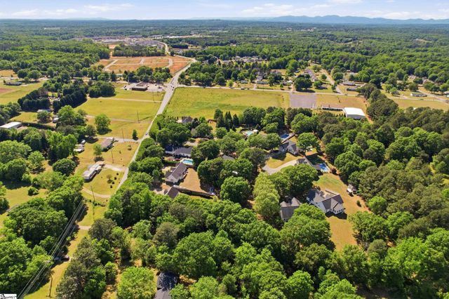 324 Golden Carriage Run, Boiling Springs, SC 29349