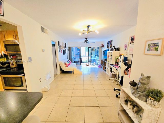 5767 Washington St F2, Hollywood, FL 33023