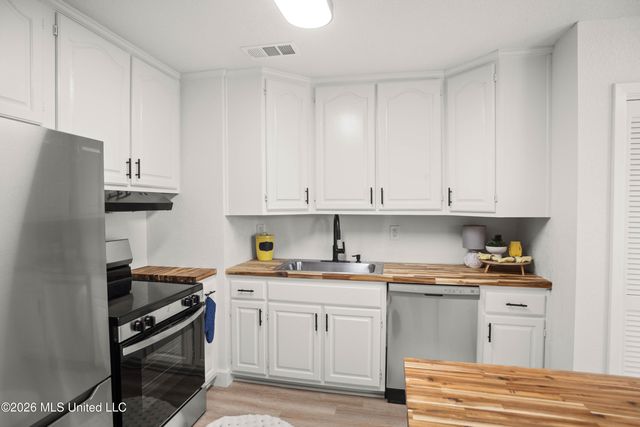 218 Dogwood Drive, Biloxi, MS 39531