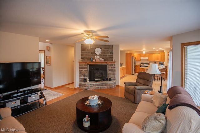 9332 Howland Springs Road SE, Warren, OH 44484