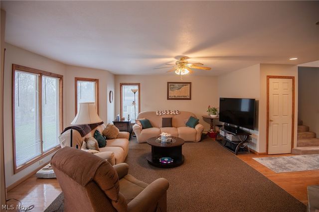 9332 Howland Springs Road SE, Warren, OH 44484