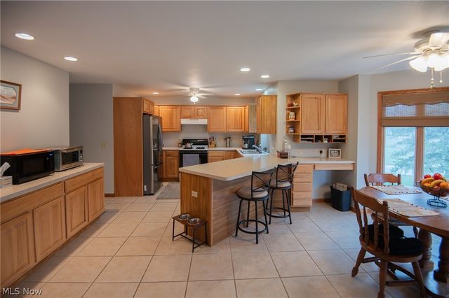 9332 Howland Springs Road SE, Warren, OH 44484