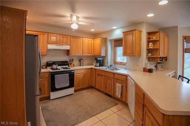 9332 Howland Springs Road SE, Warren, OH 44484