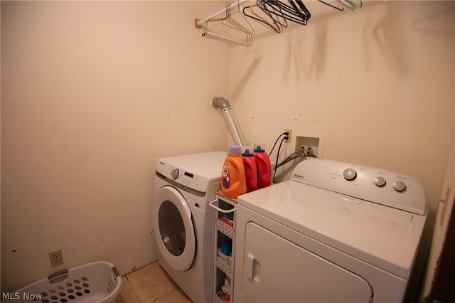 9332 Howland Springs Road SE, Warren, OH 44484