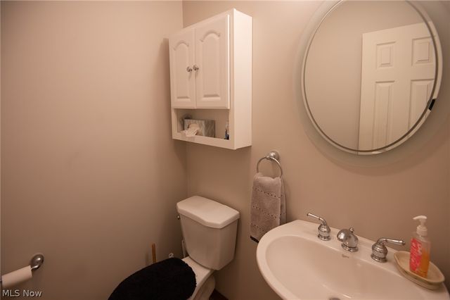 9332 Howland Springs Road SE, Warren, OH 44484