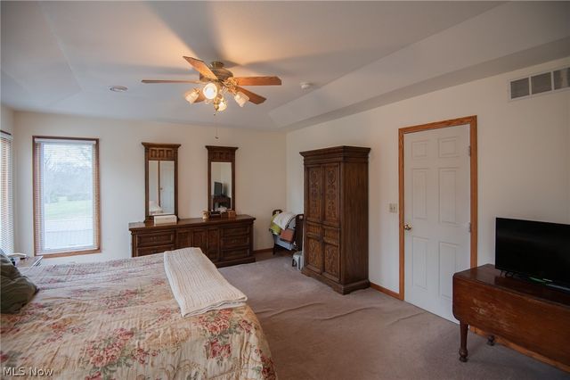 9332 Howland Springs Road SE, Warren, OH 44484