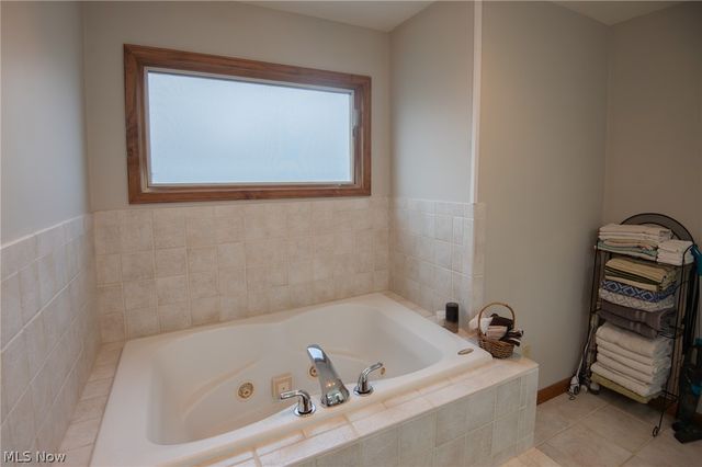 9332 Howland Springs Road SE, Warren, OH 44484