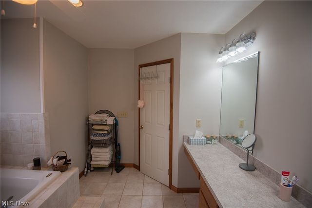 9332 Howland Springs Road SE, Warren, OH 44484