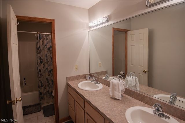 9332 Howland Springs Road SE, Warren, OH 44484