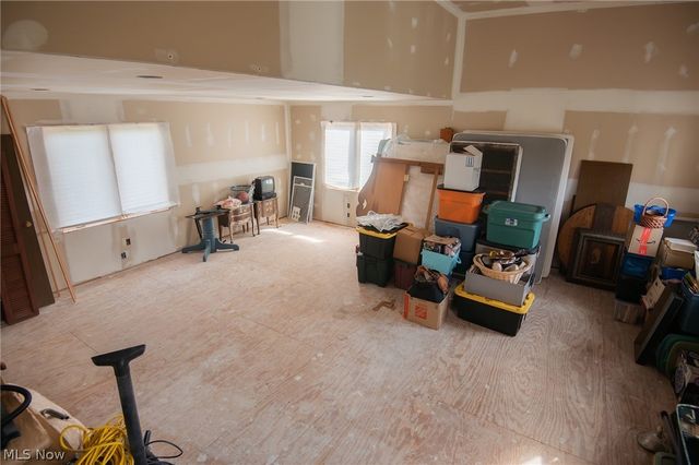 9332 Howland Springs Road SE, Warren, OH 44484