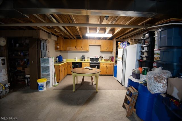 9332 Howland Springs Road SE, Warren, OH 44484