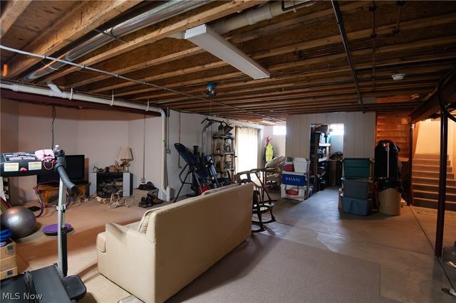 9332 Howland Springs Road SE, Warren, OH 44484