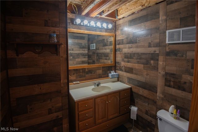 9332 Howland Springs Road SE, Warren, OH 44484