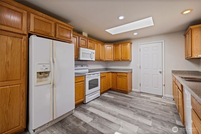17916 40th Avenue E, Tacoma, WA 98446