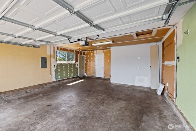 17916 40th Avenue E, Tacoma, WA 98446