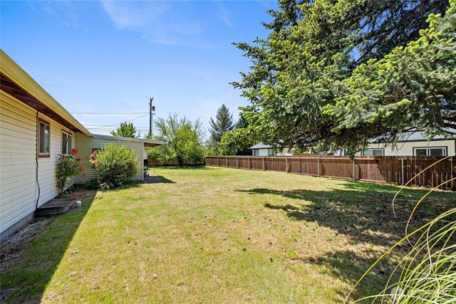 17916 40th Avenue E, Tacoma, WA 98446