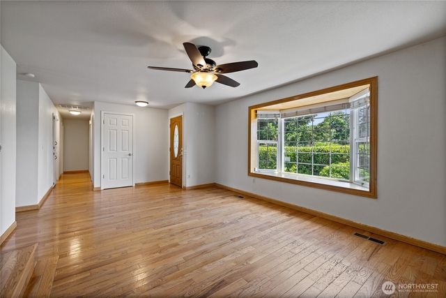 17916 40th Avenue E, Tacoma, WA 98446