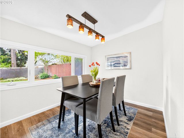 7812 Se CRYSTAL SPRINGS Blvd, Portland, OR 97206