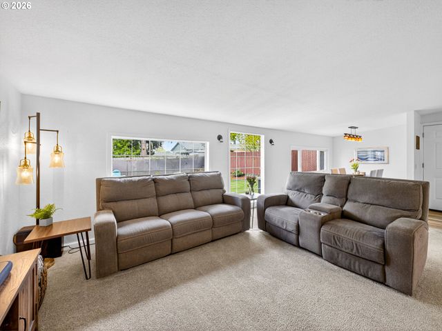 7812 Se CRYSTAL SPRINGS Blvd, Portland, OR 97206