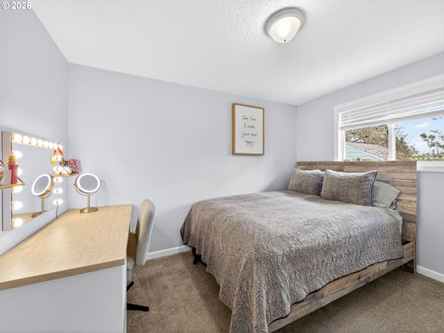7812 Se CRYSTAL SPRINGS Blvd, Portland, OR 97206