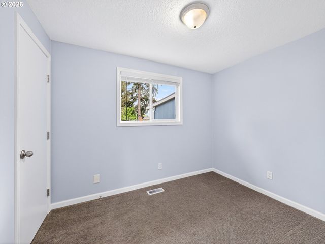 7812 Se CRYSTAL SPRINGS Blvd, Portland, OR 97206