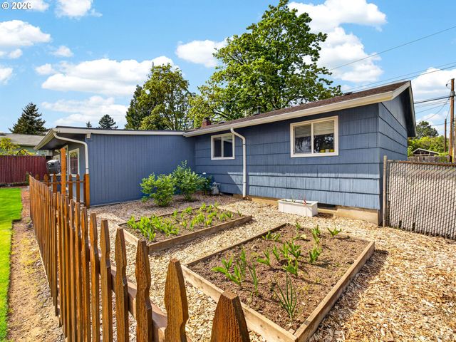 7812 Se CRYSTAL SPRINGS Blvd, Portland, OR 97206