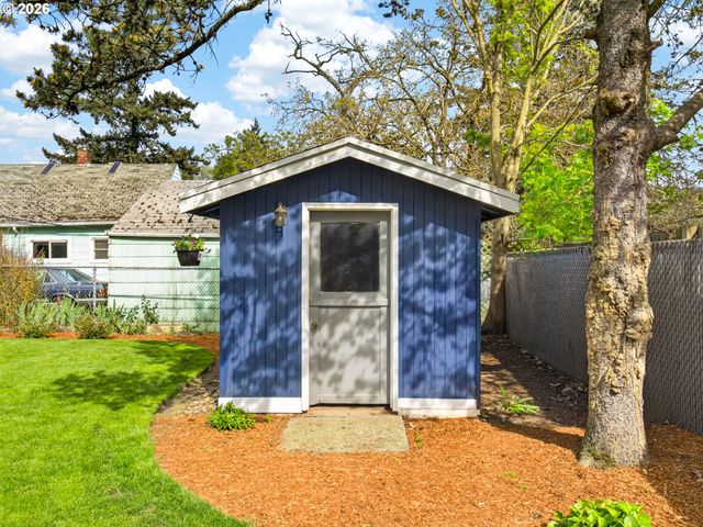 7812 Se CRYSTAL SPRINGS Blvd, Portland, OR 97206
