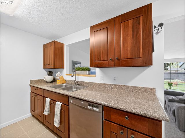 7812 Se CRYSTAL SPRINGS Blvd, Portland, OR 97206