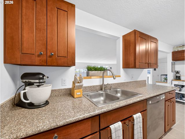 7812 Se CRYSTAL SPRINGS Blvd, Portland, OR 97206