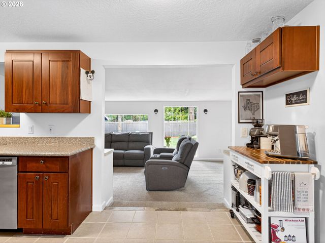7812 Se CRYSTAL SPRINGS Blvd, Portland, OR 97206