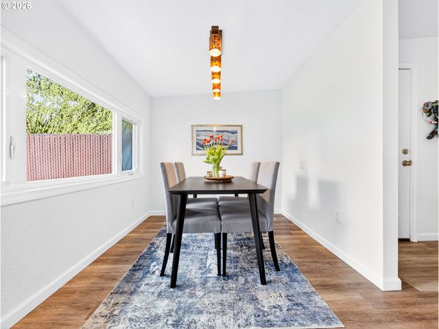 7812 Se CRYSTAL SPRINGS Blvd, Portland, OR 97206