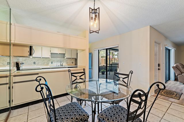 402 SE Castle Court, Port St. Lucie, Port St Lucie, FL 34952