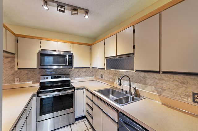 402 SE Castle Court, Port St. Lucie, Port St Lucie, FL 34952