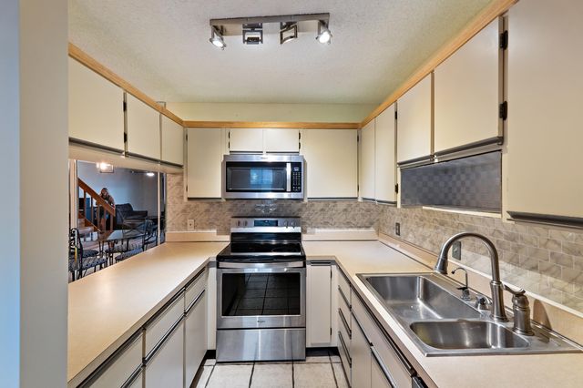 402 SE Castle Court, Port St. Lucie, Port St Lucie, FL 34952