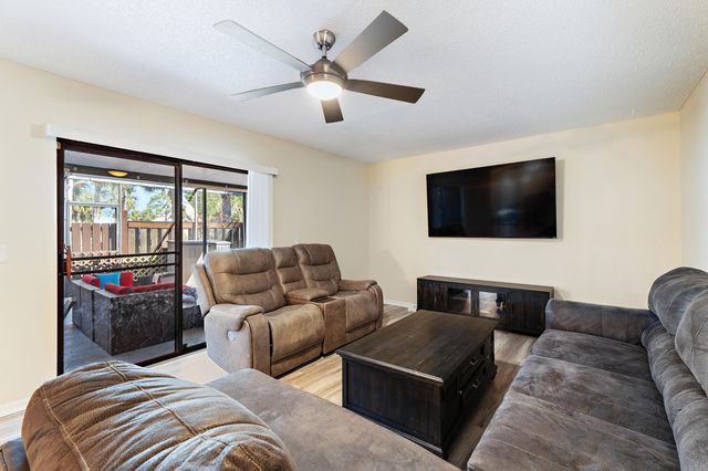 402 SE Castle Court, Port St. Lucie, Port St Lucie, FL 34952