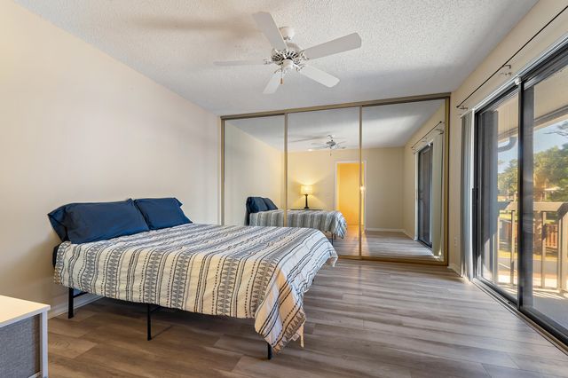 402 SE Castle Court, Port St. Lucie, Port St Lucie, FL 34952