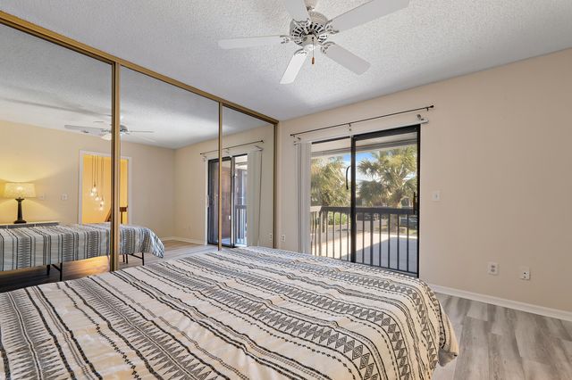 402 SE Castle Court, Port St. Lucie, Port St Lucie, FL 34952