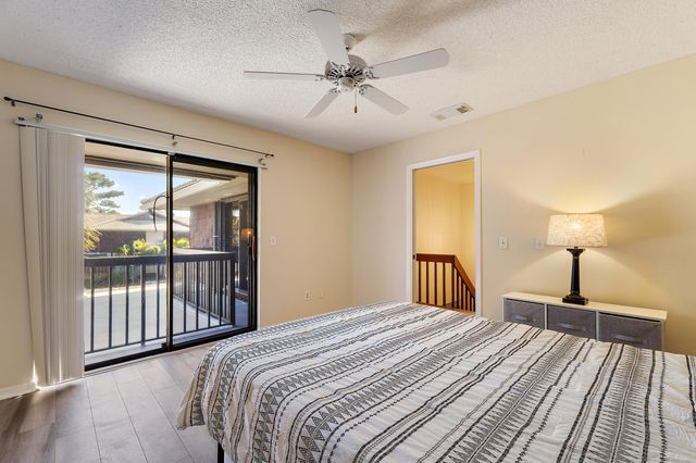 402 SE Castle Court, Port St. Lucie, Port St Lucie, FL 34952