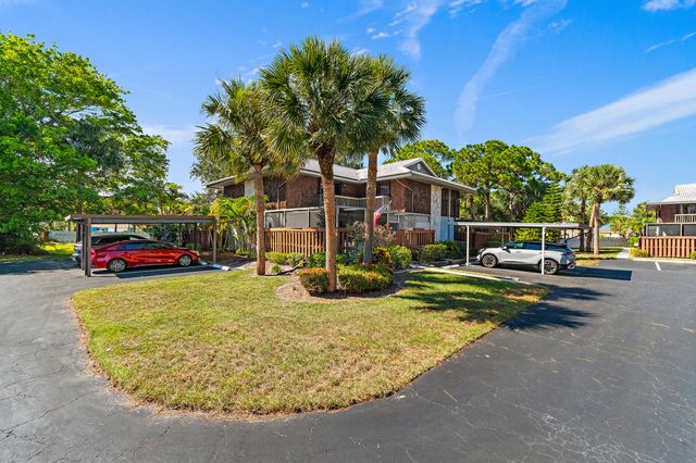 402 SE Castle Court, Port St. Lucie, Port St Lucie, FL 34952