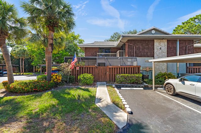 402 SE Castle Court, Port St. Lucie, Port St Lucie, FL 34952
